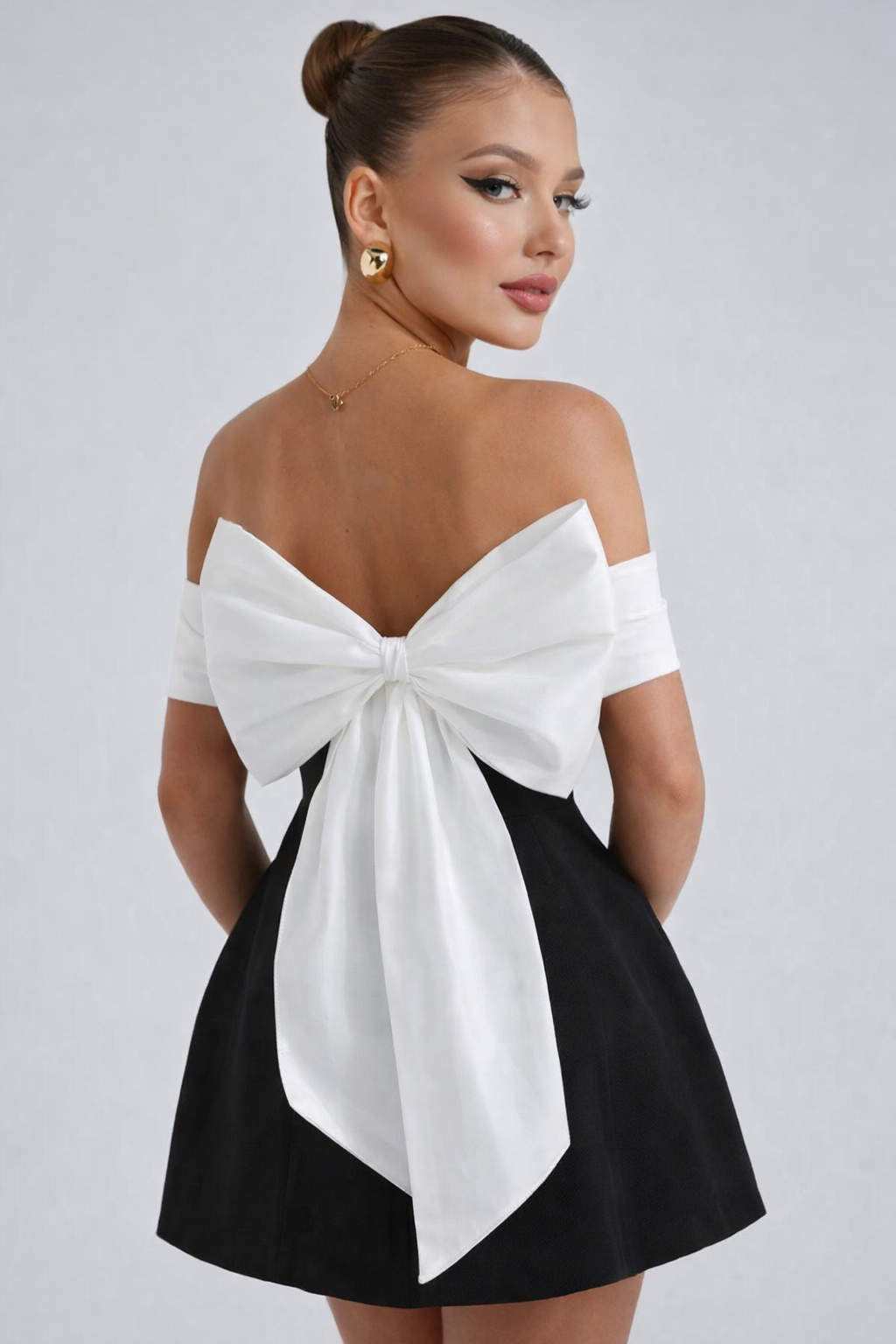 Jessica | Elegant Mini Dress with Modern Bow Detail
